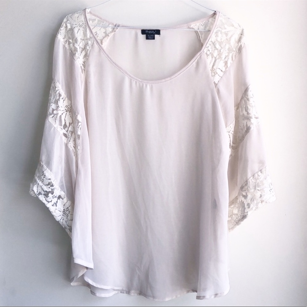 NWOT Pretty cream blouse